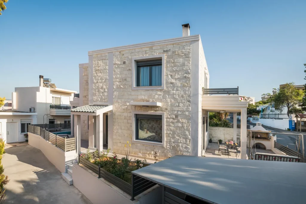 renting a villa in crete